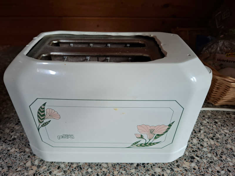 Der alte Toaster hat ausgedient.